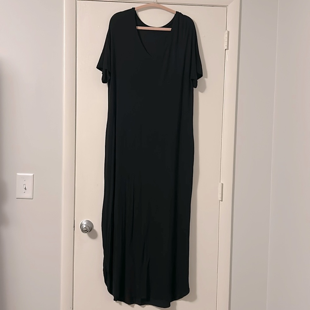 Huskary Black Vneck Maxi Dress with Pockets and Slits